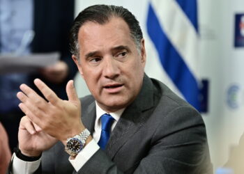 Το ΕΣΥ δίνει την μάχη μαζί με τις πυροσβεστικές δυνάμεις, σε μία πολύ δύσκολη νύχτα