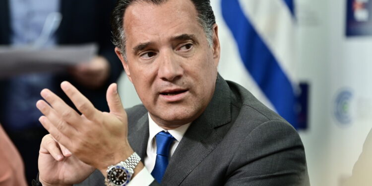 Το ΕΣΥ δίνει την μάχη μαζί με τις πυροσβεστικές δυνάμεις, σε μία πολύ δύσκολη νύχτα