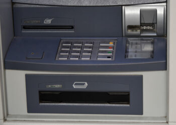 Από τη Δευτέρα δωρεάν αναλήψεις από τα ΑΤΜ των ελληνικών τραπεζών