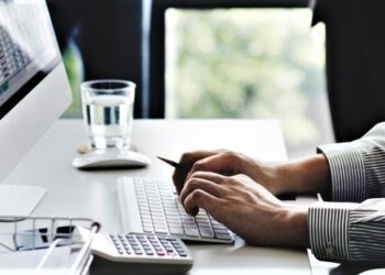 «Παγώνει» η Εισφορά Αλληλεγγύης για εργαζόμενους συνταξιούχους – Νέες απαλλαγές για υπερωρίες