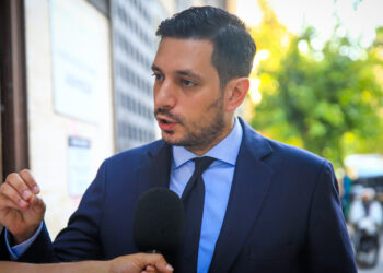 Όσοι φεύγετε για διακοπές σήμερα, δείτε αυτό το βίντεο