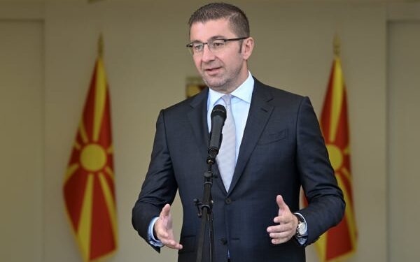 Μίτσκοσκι από Αλβανία: «Είμαστε περήφανοι Μακεδόνες»