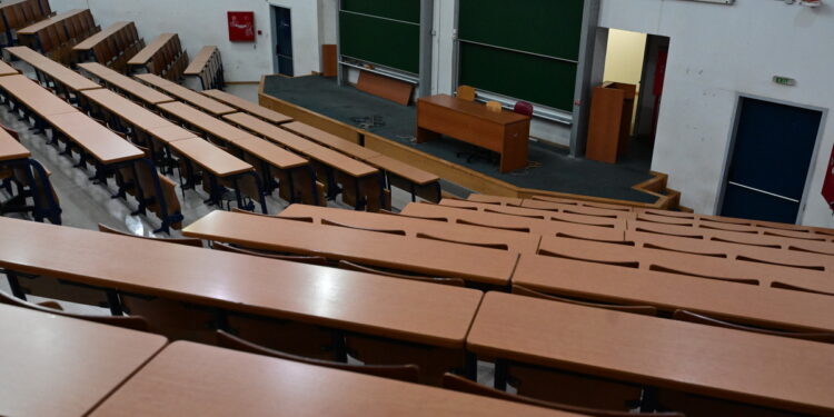 Παρατηρητήριο εξουσίας: Αδιαφορία των «αιωνίων»