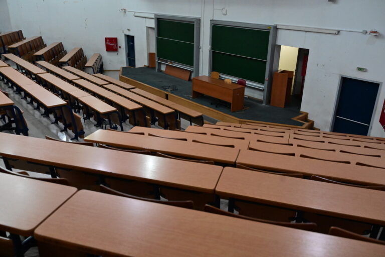 Παρατηρητήριο εξουσίας: Αδιαφορία των «αιωνίων»