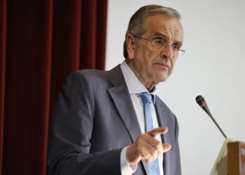 Υπουργός στο… περιθώριο