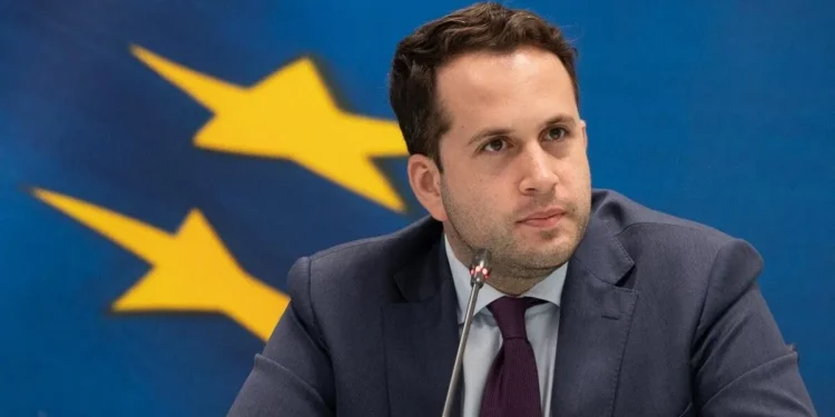 Πακέτο 1,5 δισ. ευρώ στη ΔΕΘ για μόνιμες φοροελαφρύνσεις στη μεσαία τάξη