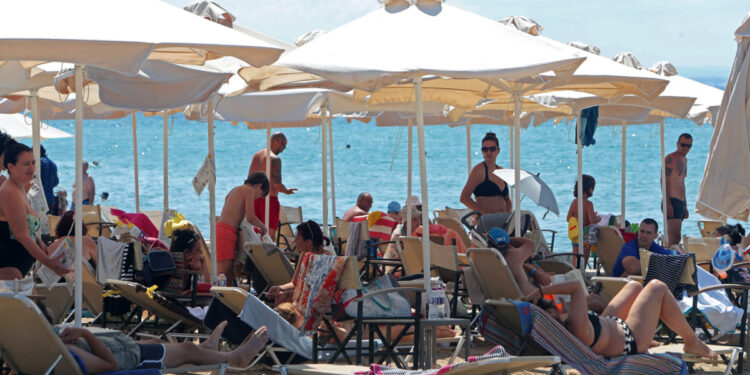 Στο απυρόβλητο τα beach bar της Χαλκιδικής