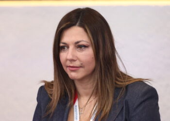 Εξοπλίζουμε με 10.000 απινιδωτές τα σχολεία μας για την ασφάλεια των παιδιών μας