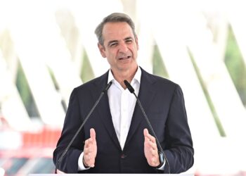 Ξανασυζητά τον εκλογικό νόμο