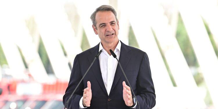 Ξανασυζητά τον εκλογικό νόμο