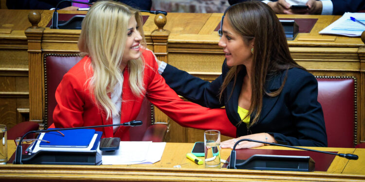 Ψηφίστηκε το νομοσχέδιο για την κοινωνική αντιπαροχή και την ισόβια τριτεκνική ιδιότητα