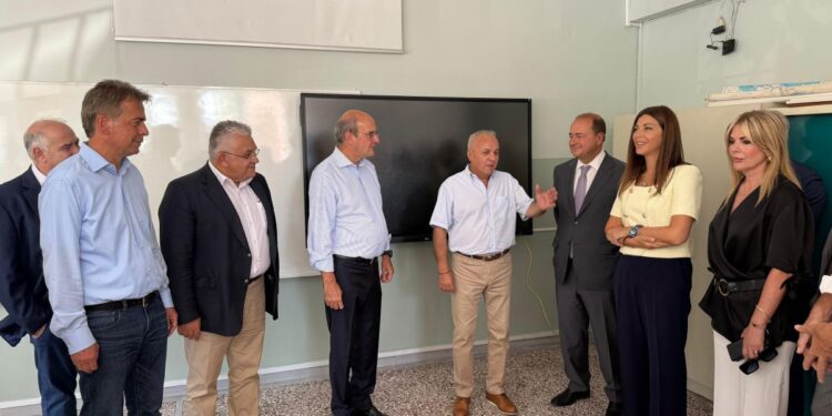 Σε τέσσερα χρόνια θα έχουν ανακαινιστεί πάνω από 2.500 σχολεία