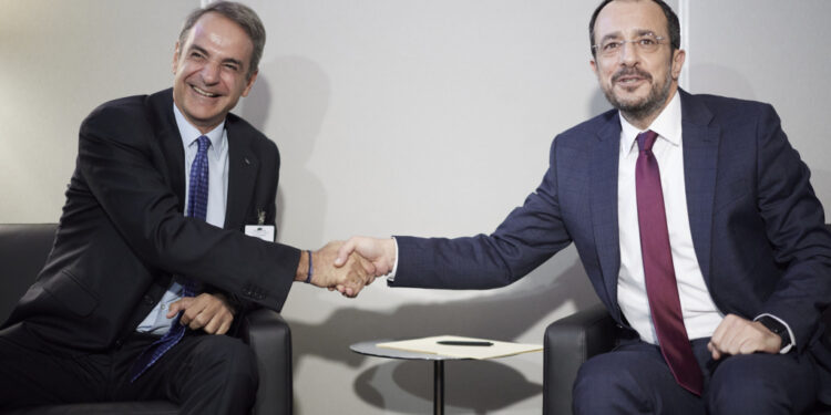 Συνάντηση Μητσοτάκη - Χριστοδουλίδη: Παραμένουμε απολύτως προσηλωμένοι στην υλοποίηση του έργου της ηλεκτρικής διασύνδεσης Ελλάδας