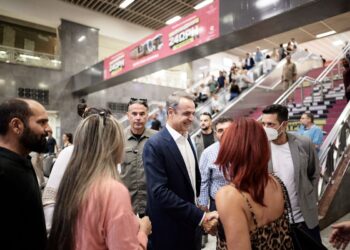 Στο μετρό Συντάγματος ο Κυριάκος Μητσοτάκης