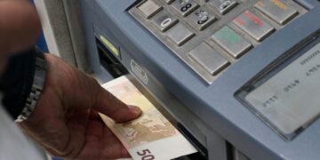 Συντάξεις Οκτωβρίου 2025: Πότε θα μπουν τα χρήματα στον λογαριασμό