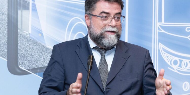 Στην έναρξη της νέας σχολικής χρονιάς, δίπλα στους μαθητές, τους εκπαιδευτικούς και τους γονείς (vid)