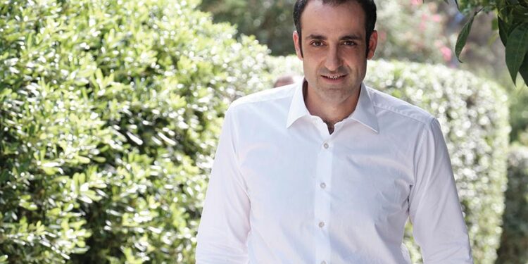 Το κανονίζει…