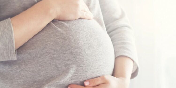 Νέα διάταξη για επίδομα κυοφορίας και λοχείας με 200 ένσημα