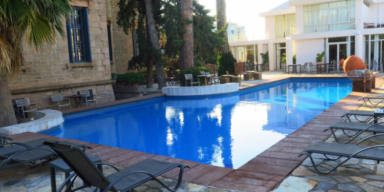 Αύξηση 1,6% στις αφίξεις και 1,8% στις διανυκτερεύσεις στα καταλύματα της χώρας