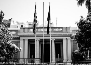 Οι πρώτες δημοσκοπήσεις μετά τη ΔΕΘ φέρνουν χαμόγελα στο Μαξίμου