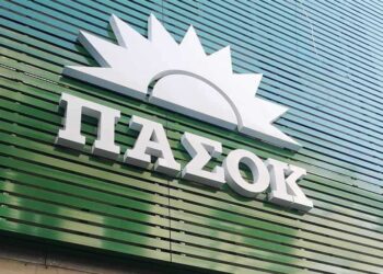 Τον «τσακώσαμε» – Βουλευτής του ΠΑΣΟΚ σε γαλάζιο παρεάκι στη ΔΕΘ, φωτορεπορτάζ ΤΡ