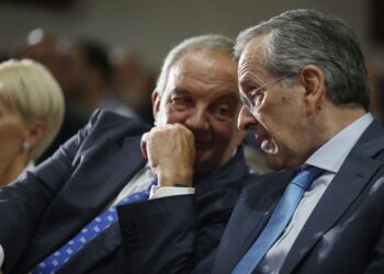 Ξαφνικό άνοιγμα Μητσοτάκη σε Σαμαρά