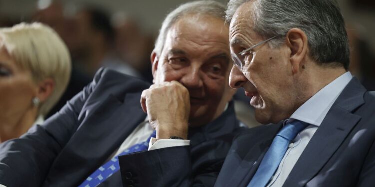 Ξαφνικό άνοιγμα Μητσοτάκη σε Σαμαρά