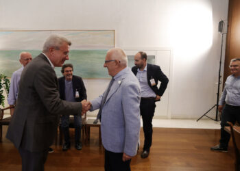 Συνάντηση του Νικήτα Κακλαμάνη με το προεδρείο της ΕΙΗΕΑ