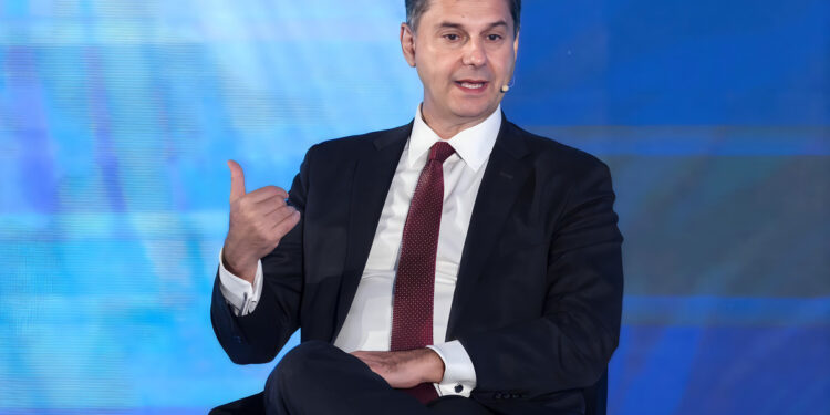 Όταν οι εξωτερικοί κίνδυνοι είναι τόσο μεγάλοι, αποτελεί μεγάλο πλεονέκτημα της χώρας μας να έχει την πολιτική σταθερότητα την οποία έχει τώρα