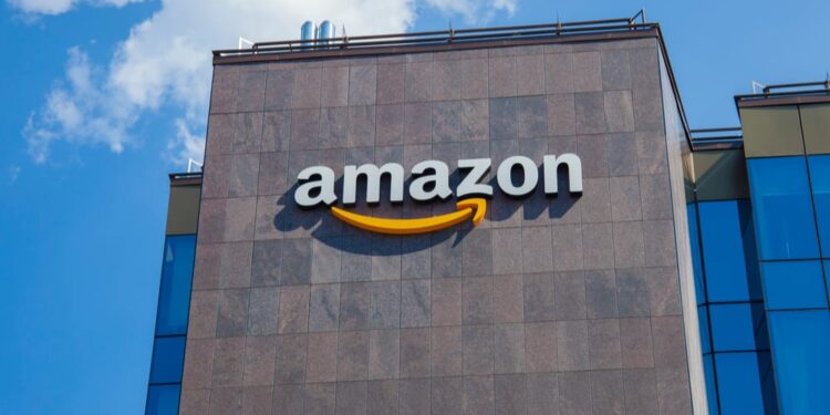 Amazon: Ετοιμάζει μαζικές απολύσεις – Αντικαθιστά υπαλλήλους με ρομπότ