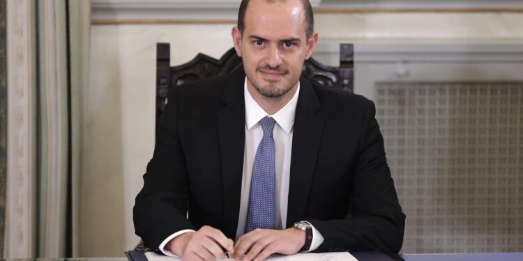 Γιώργος Κώτσηρας – αρθρογραφία: « Συνεχής μείωση φόρων – αύξηση εισοδημάτων – καταπολέμηση φοροδιαφυγής »