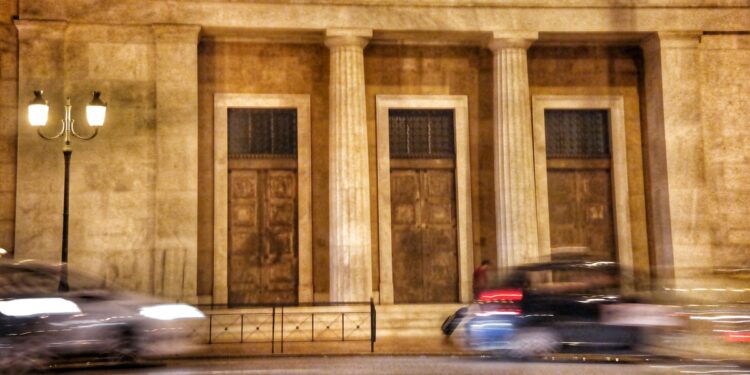 Αυστηρή προειδοποίηση προς τους servicers για τα κόκκινα δάνεια