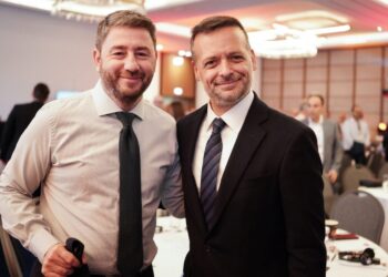 Ή παπάς ή ζευγάς