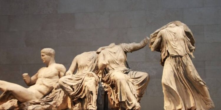 Σάλος για το δείπνο στην αίθουσα των Γλυπτών του Παρθενώνα