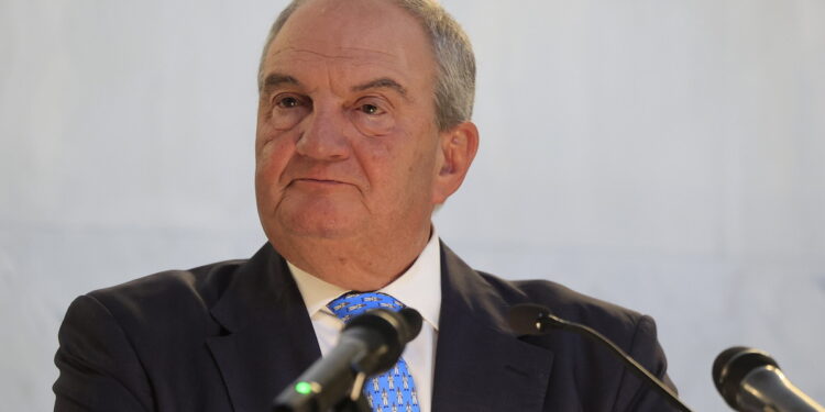 Η χώρα κινδυνεύει να οδηγηθεί σε σοβαρότερη θεσμική αστάθεια