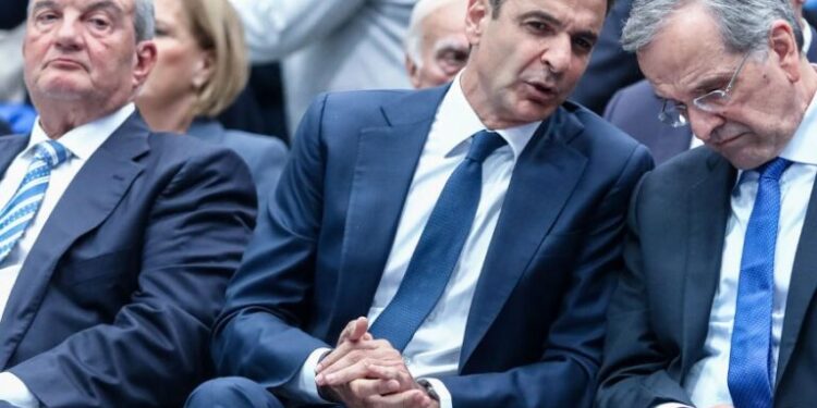 Τα κάρβουνα σιγοκαίνε, αλλά στο Μαξίμου μυρίζουν καμένο»