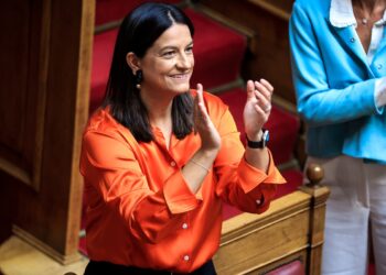 Βουλή: Υπερψηφίστηκε το νέο εργασιακό