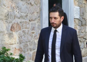 Θλίψη στο τελευταίο αντίο της μητέρας του