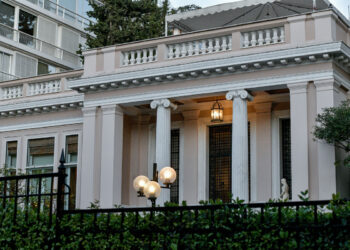 Θέλουν τον Μητσοτάκη σε ομηρεία οι εκτός των αρμών της εξουσίας