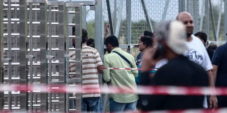 Έντυπο με προειδοποιήσεις για ποινές θα μοιράζεται στους παράνομους μετανάστες