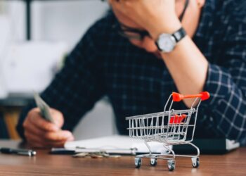 92% των νέων 30-44 ετών «πνίγονται» από την ακρίβεια