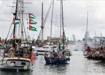 Καταγγέλλει την επίθεση του Ισραηλινού στρατού στον Στόλο αλληλεγγύης προς τη Γάζα