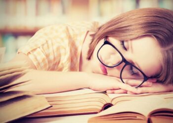 Ποια είναι η απουσιολόγος της Βουλής