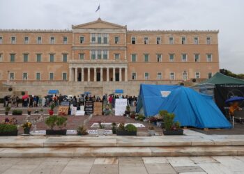 Το όπλο παρά πόδας στο Πεντάγωνο για το μνημείο του άγνωστου στρατιώτη