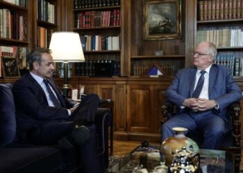 Επαναστατική Γυμναστική από την Αντιπολίτευση για τον 'Αγνωστο Στρατιώτη