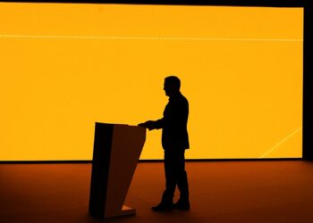 Δημήτρης Γιαννακόπουλος - ρεπορτάζ: Ο Τσίπρας ξαναέρχεται, οι ψηφοφόροι ξαναφεύγουν