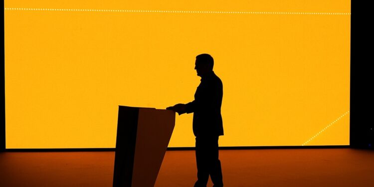 Δημήτρης Γιαννακόπουλος - ρεπορτάζ: Ο Τσίπρας ξαναέρχεται, οι ψηφοφόροι ξαναφεύγουν