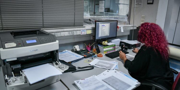 Νέο εργασιακό: Πυρά από την Αντιπολίτευση