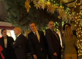 Δυναμικό ξεκίνημα Χρήστου Κακλαμάνη στη μάχη για τον ΔΣΑ – Πλήθος κόσμου στο Κολωνάκι