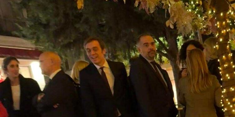 Δυναμικό ξεκίνημα Χρήστου Κακλαμάνη στη μάχη για τον ΔΣΑ – Πλήθος κόσμου στο Κολωνάκι